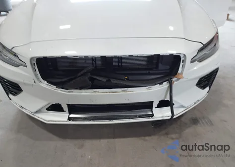 2024 Volvo S60 Recharge Plug-In Hybrid T8 Core Dark Theme z USA, uszkodzony, nr VIN 7JRH60FK5RG311147